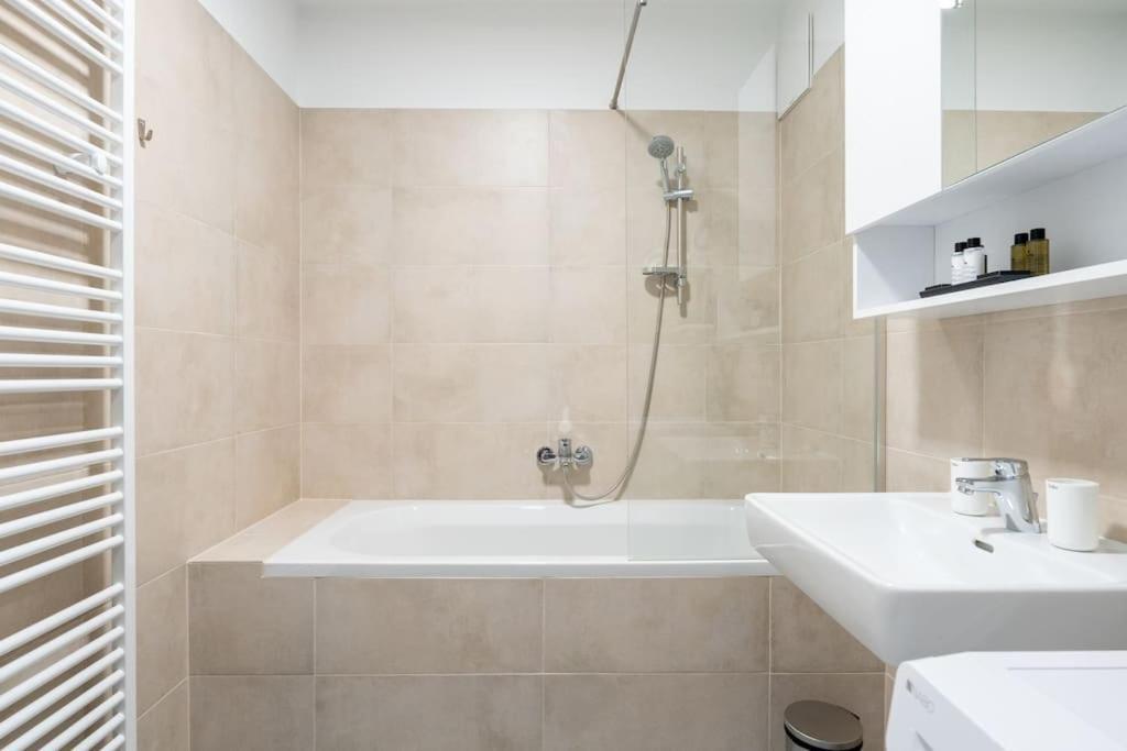 Urban 1Br Retreat, Easy City Link By Hm Вена Экстерьер фото